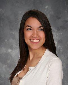 Se graduó de la Universidad de Boston en 2011 con un título en economía y relaciones internacionales y $ 25,000 en deuda estudiantil.