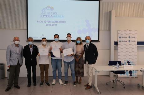 La Universidad Loyola y la Fundación Alalá becan a tres jóvenes del Polígono Sur La Universidad Loyola y la Fundación Alalá becan a tres jóvenes del Polígono Sur