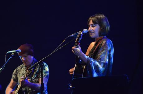 Concierto de Amaral en el verano #ponferradateabraza, la cercanía del dúo zaragozano alejó la distancia social