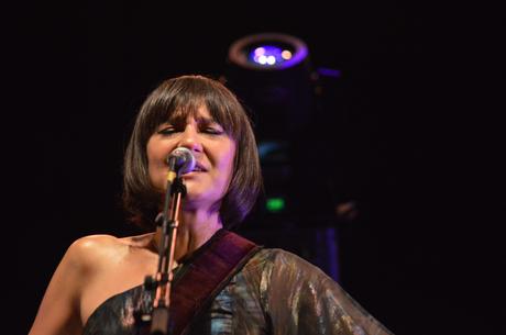 Concierto de Amaral en el verano #ponferradateabraza, la cercanía del dúo zaragozano alejó la distancia social