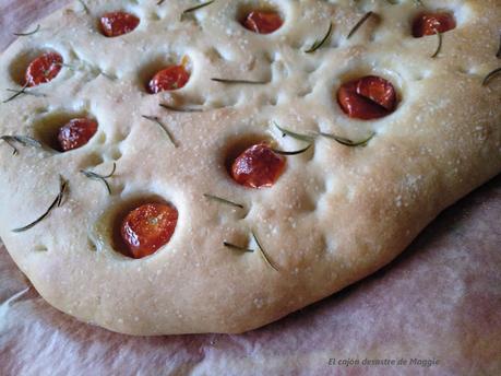 FOCACCIA DE TOMATES CHERRY Y ROMERO