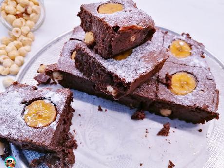 Brownie de chocolate con plátano y avellanas Brownie de chocolate con plátano y avellanas