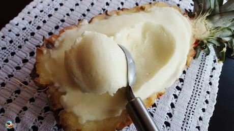 Piña rellena de arroz integral y anacardos Piña rellena de arroz integral y anacardos