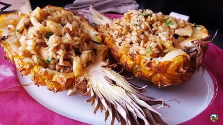 Piña rellena de arroz integral y anacardos Piña rellena de arroz integral y anacardos