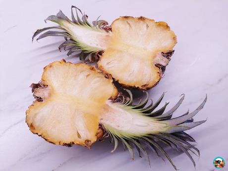 Piña rellena de arroz integral y anacardos Piña rellena de arroz integral y anacardos