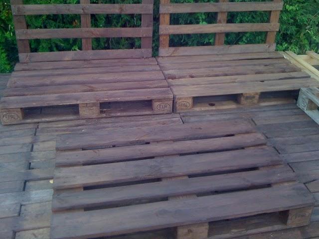 El rincón de la piscina hecho con palets por Jose Luis y su familia