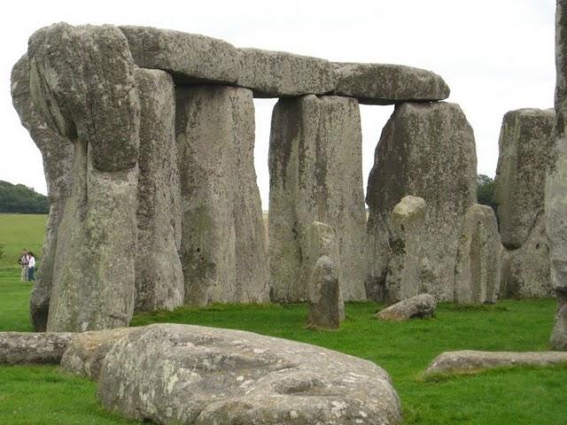 ENIGMAS DE PIEDRA: STONEHENGE Y AVEBURYHENGE