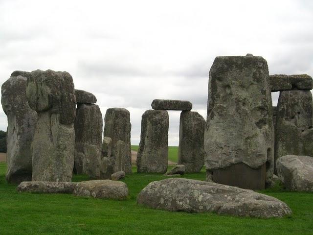 ENIGMAS DE PIEDRA: STONEHENGE Y AVEBURYHENGE