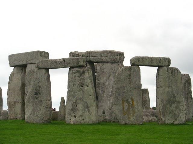 ENIGMAS DE PIEDRA: STONEHENGE Y AVEBURYHENGE