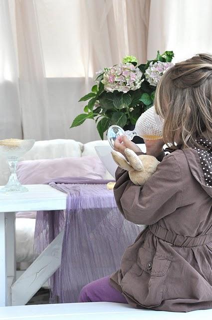 Inspírate: Blanco y lila en textiles para el exterior