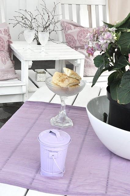 Inspírate: Blanco y lila en textiles para el exterior