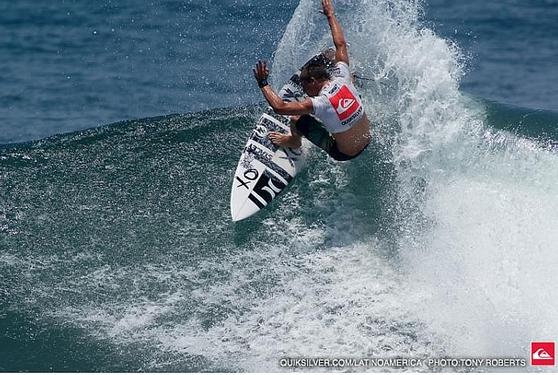 Ezequiel Lau gana la Copa Quiksilver El Salvador 2011