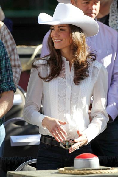 Kate Middleton - Prince William and Kate Middleton Watch a Parade