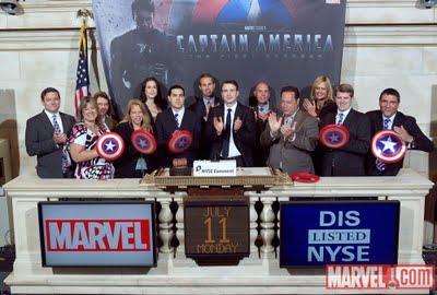 CAPTAIN AMERICA: Chris Evans y el staff de Marvel en el NYSE
