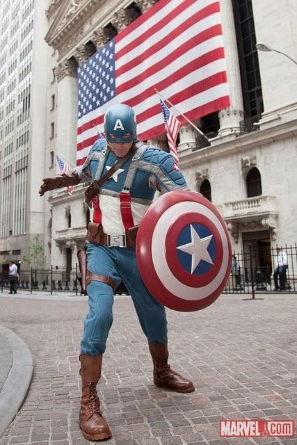 CAPTAIN AMERICA: Chris Evans y el staff de Marvel en el NYSE