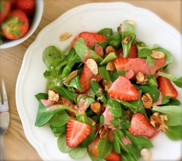 Ensalada de espinaca con fresas y almendras