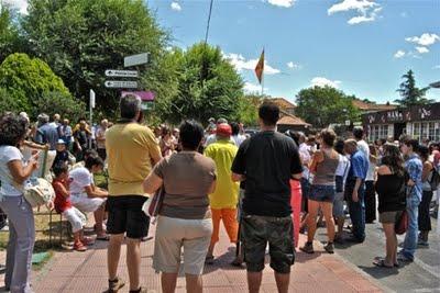 Éxito en la manifestación contra la subida de sueldo a la alcaldesa y concejales y a favor de plenos participativos en Alpedrete