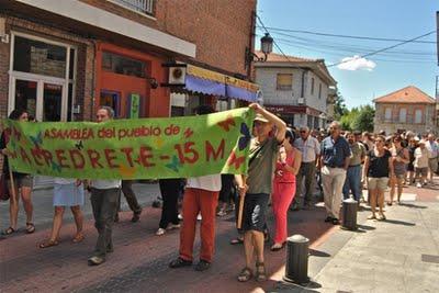 Éxito en la manifestación contra la subida de sueldo a la alcaldesa y concejales y a favor de plenos participativos en Alpedrete