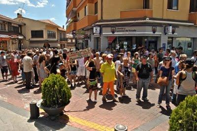 Éxito en la manifestación contra la subida de sueldo a la alcaldesa y concejales y a favor de plenos participativos en Alpedrete
