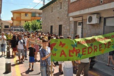 Éxito en la manifestación contra la subida de sueldo a la alcaldesa y concejales y a favor de plenos participativos en Alpedrete