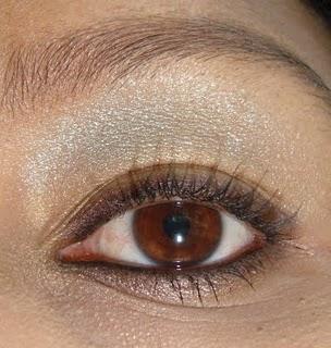 Look inspirado en un cuarteto de sombras de Maybelline.