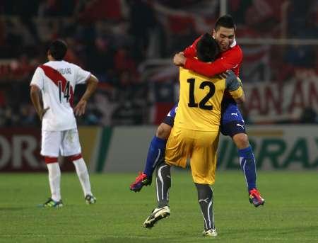 Chile ganó sobre el final y evitó a Argentina