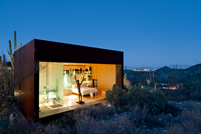 CASA MINIMALISTA  EN EL DESIERTO