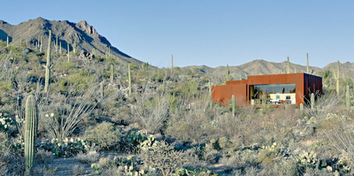 CASA MINIMALISTA  EN EL DESIERTO