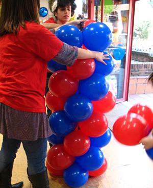 Una columna sencilla con globos