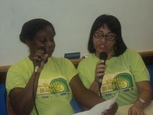 Ondas de mujer emiten paz en favela brasileña