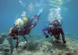 Los médicos recomiendan tomar precauciones al realizar deportes acuáticos