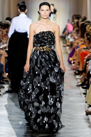 Giambattista Valli: Alta costura otoño-invierno 2012, París