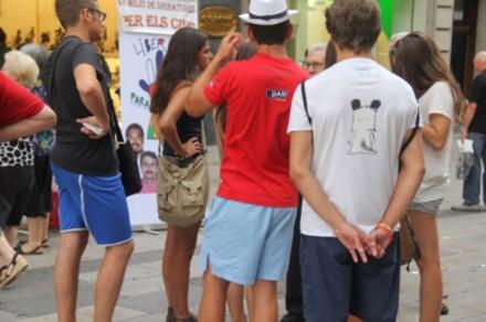 Recogida de firmas en Barcelona por la libertad de Los Cinco