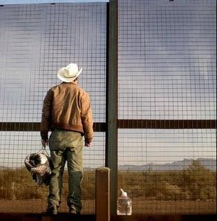 A Tiro de Piedra A Tiro de Piedra