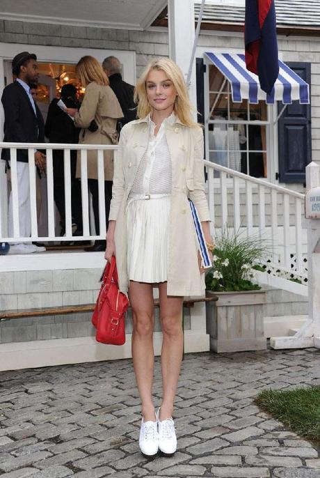 WHITE: ALWAYS THE SUMMER COLOR WHITE: ALWAYS THE SUMMER COLOR