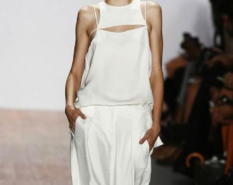 WHITE: ALWAYS THE SUMMER COLOR