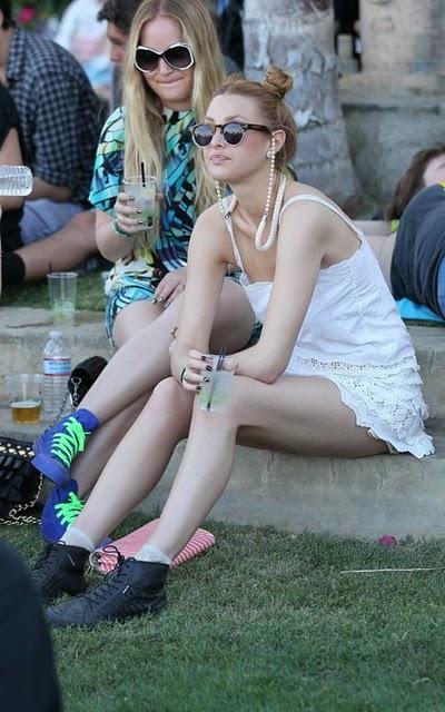 WHITE: ALWAYS THE SUMMER COLOR WHITE: ALWAYS THE SUMMER COLOR