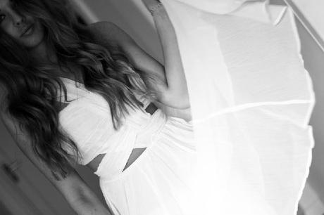 WHITE: ALWAYS THE SUMMER COLOR WHITE: ALWAYS THE SUMMER COLOR