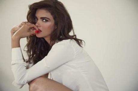 WHITE: ALWAYS THE SUMMER COLOR WHITE: ALWAYS THE SUMMER COLOR