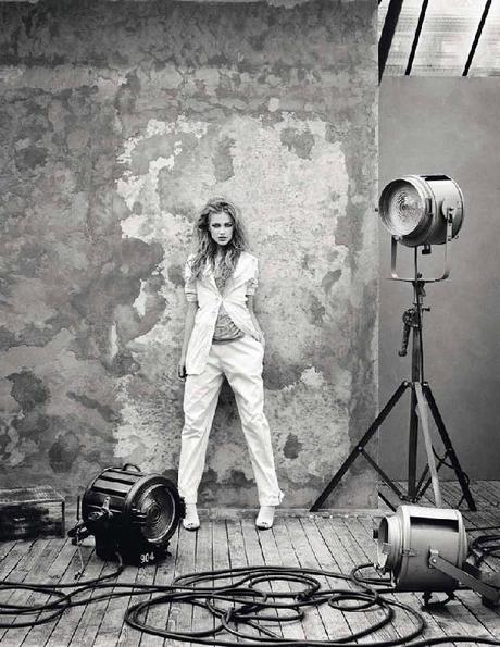 WHITE: ALWAYS THE SUMMER COLOR WHITE: ALWAYS THE SUMMER COLOR