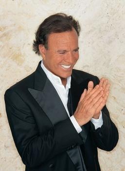 Julio Iglesias de concierto por España en Agosto