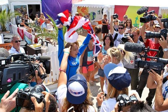 Carissa Moore Campeona del Mundo y Stephanie Gilmore Campeona delRoxy Pro France