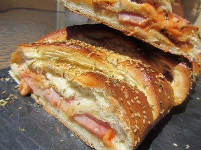 TRENZA RELLENA DE PIZZA