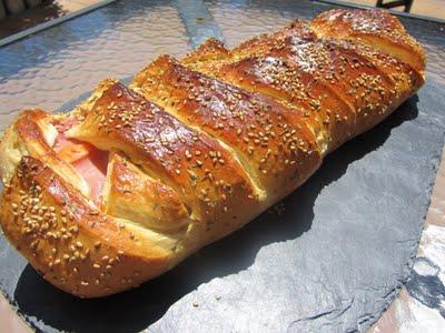 TRENZA RELLENA DE PIZZA