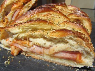 TRENZA RELLENA DE PIZZA