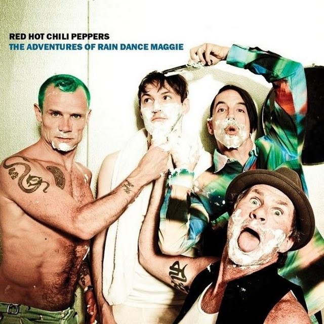 Critican la mosca de la portada de Red Hot Chili Peppers y Blink 182 vuelve por la puerta grande