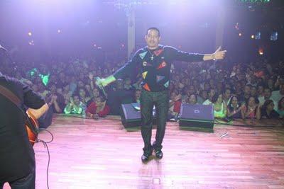 ESTA NOCHE EN MONTE BAR.....