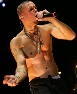 Calle 13 truena contra prohibiciones !