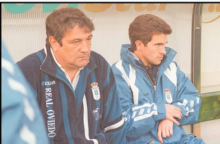 ALBUM DE CROMOS DEL OVIEDO DE PRINCIPIOS DE LOS SETENTA (EN RECUERDO DEL FALLECIDO TENSI)