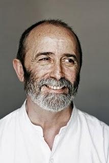 ¿POR QUÉ NO SOY FELIZ?. Borja Vilaseca. El País. 08/08/10